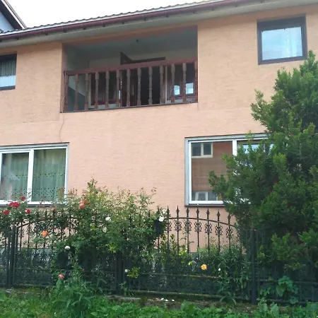 بيت ضيافة Mandrivnyi Rooms&apartments 3*