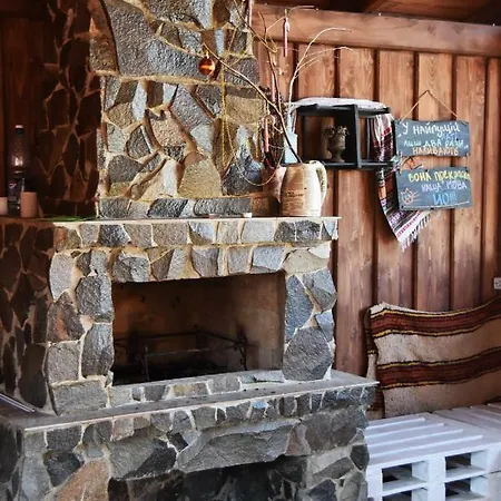 Mandrivnyi Gasthof *