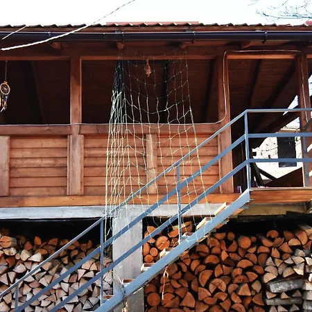 Mandrivnyi Rooms&apartments 3*