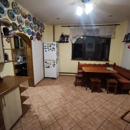 Mandrivnyi Rooms&apartments 3*