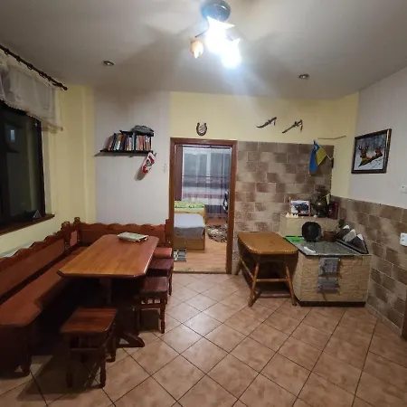 Mandrivnyi Rooms&apartments 3*