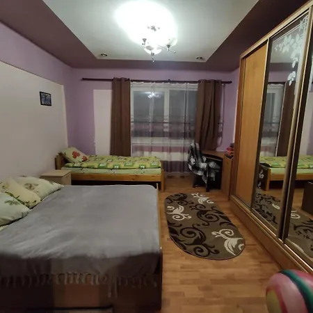 Mandrivnyi Rooms&apartments Πανσιόν Yasinya