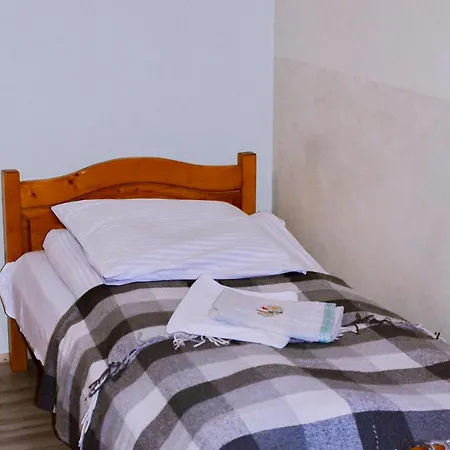Mandrivnyi Rooms&apartments 3*