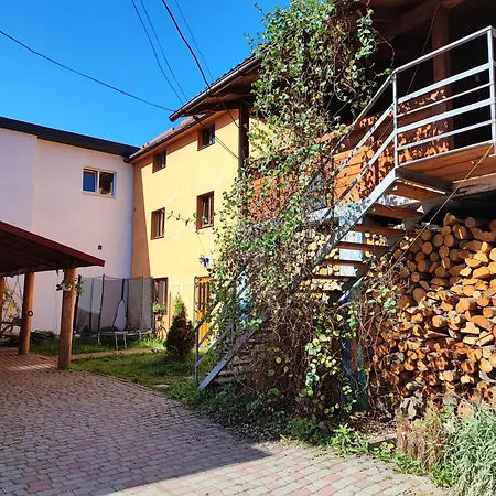 Pensjonat Mandrivnyi Rooms&apartments 3*