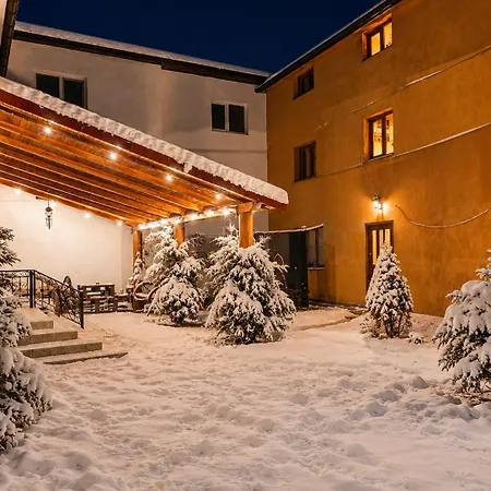 Mandrivnyi Rooms&apartments بيت ضيافة ياسينيا
