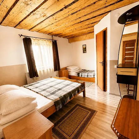 Mandrivnyi Rooms&apartments ياسينيا