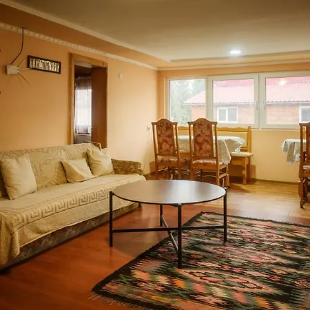 بيت ضيافة Mandrivnyi Rooms&apartments 3*