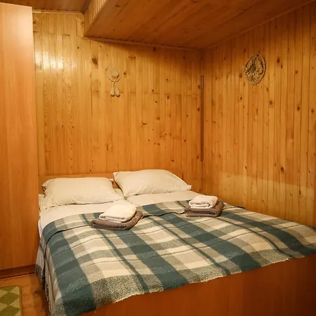 Mandrivnyi Rooms&apartments ياسينيا