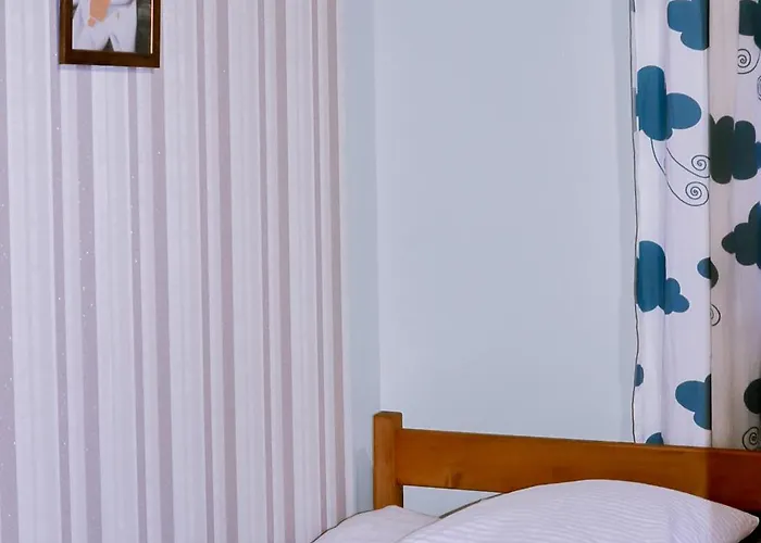 Mandrivnyi Rooms&apartments 3*