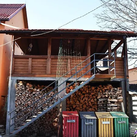 ゲストハウス Mandrivnyi Rooms&apartments